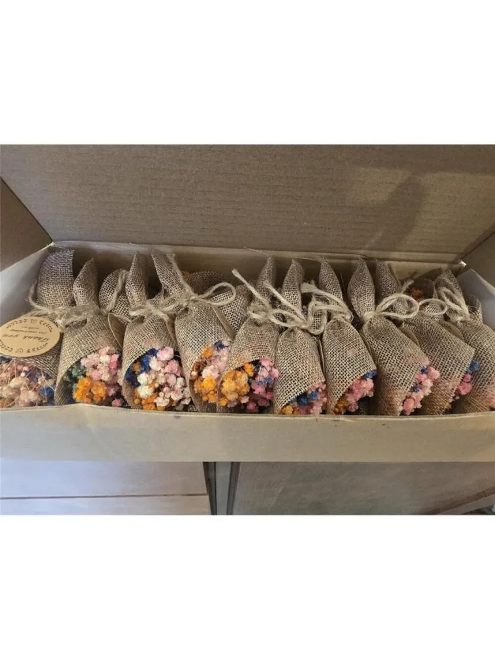 20-Piece Set Mini Magnet Dried Flowers Bouquet for Wedding Favours for Guests,